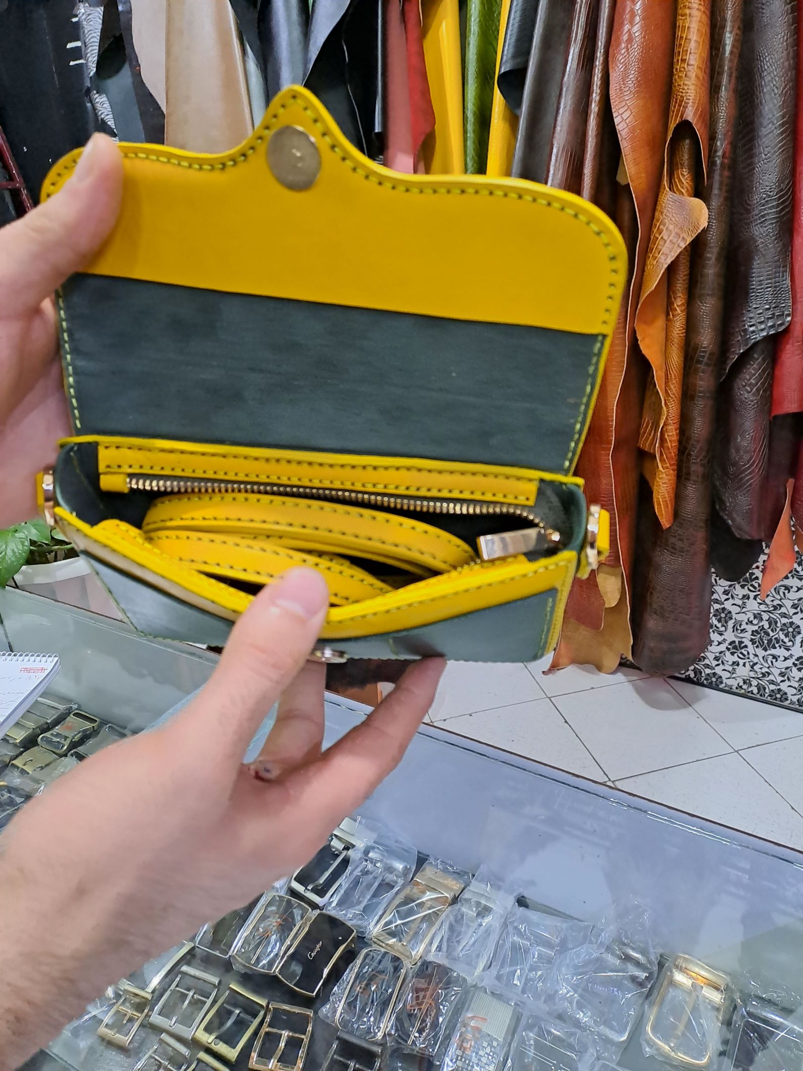 چرم دست دوز 